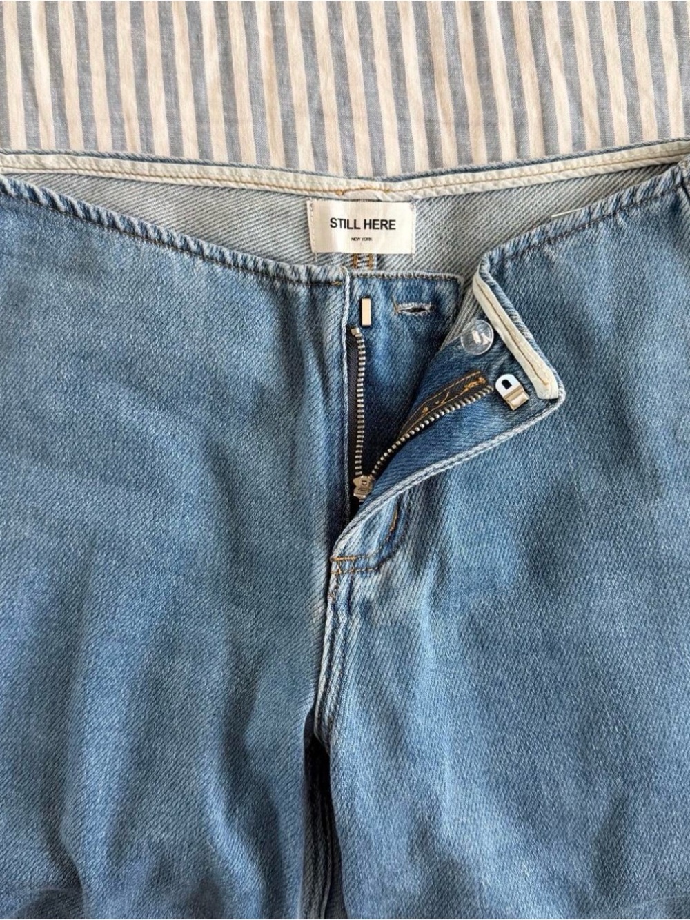 Still Here sport Jean